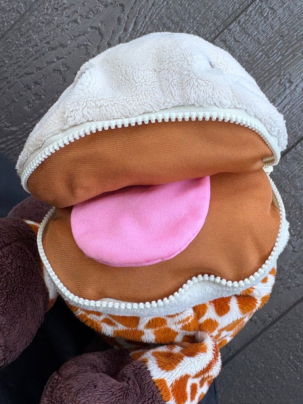 Stuffies Sky The Giraffe Plush Toy Stuffed Animal Plush Hidden Pockets 22" 2011 - Picture 4 of 11